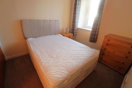 3 bedroom flat to rent - Photo 2