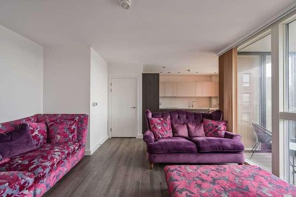 Honour Lea Avenue, Stratford, E20 - Photo 1