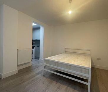 Studio Flat, London, N18 - Photo 1
