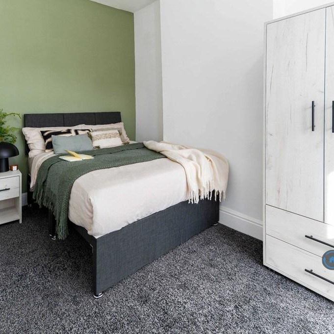 1 bedroom in a house share to rent - Photo 1