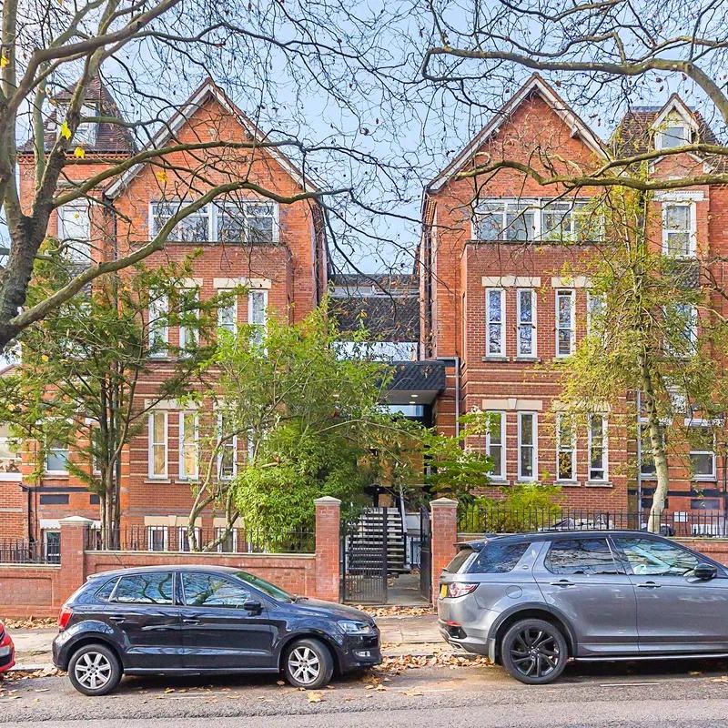 Fitzjohns Ave, Hampstead, London, NW3 - Photo 1