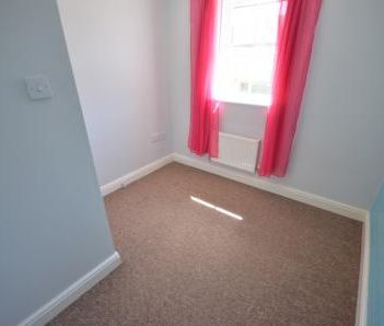 4 bedroom Detached house To Let - Photo 5
