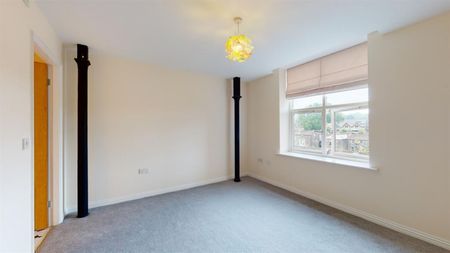 2 bedroom Flat To Let - Photo 2