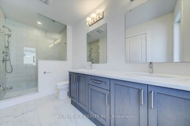 Condo Townhouse For Lease | E9033646 - Photo 1