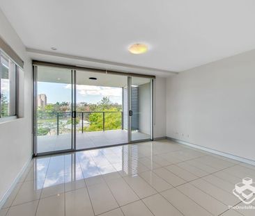 Furnished modern two bedrooms, walking to UQ - Photo 4