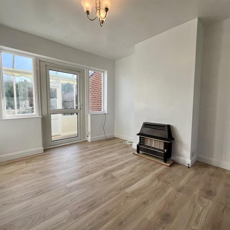 3 bedroom semi-detached house to rent - Photo 1