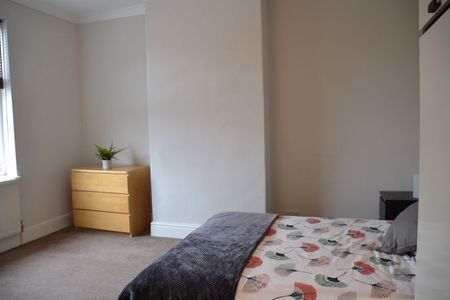 Argie Terrace, Leeds - Photo 3