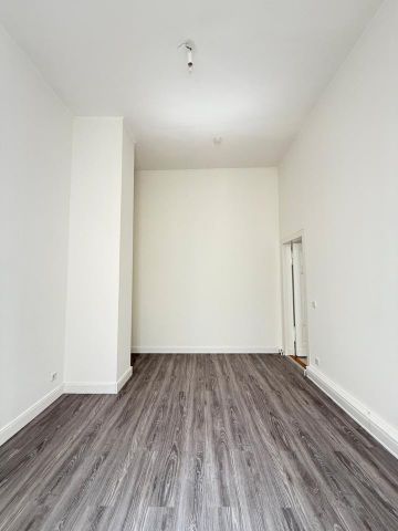 Altbauflair in bester Lage, großzügige 3-Raum-Wohnung inkl. neuwertiger Einbauküche! - Photo 3