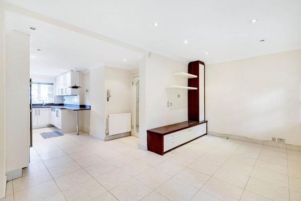 4 bedroom terraced house to rent - Photo 1