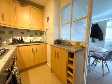 2 bedroom flat to rent - Photo 2