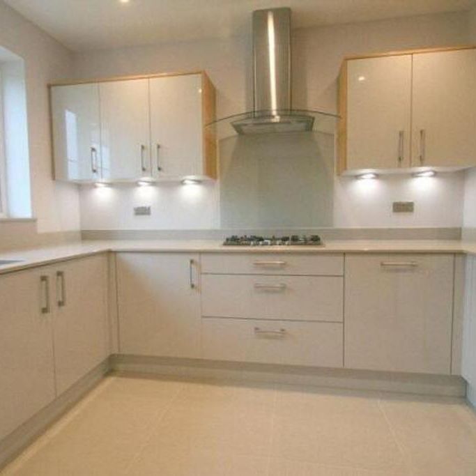 3 bedroom semi-detached house to rent - Photo 1