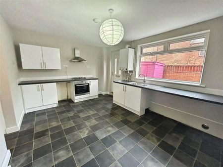 2 bedroom terraced house to rent - Photo 4
