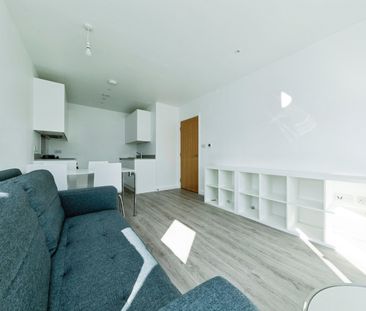 1 Bed Flat, Addiscombe Grove, CR0 - Photo 2