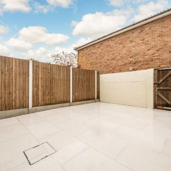 3 bedroom terraced house to rent - Photo 1