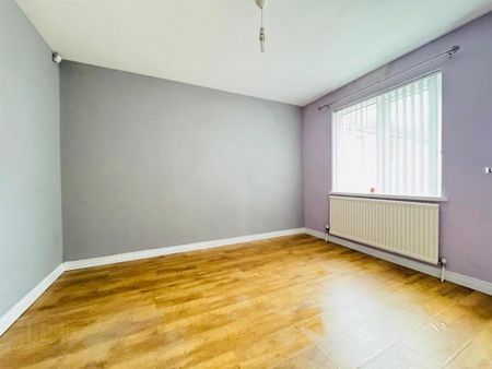 105 East Way, Rathcoole, Newtownabbey, BT37 9NW - Photo 2