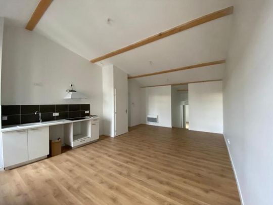 Location Appartement 4 pièces 83m² ROMANS SUR ISERE 26100 - Photo 1