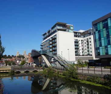 2 bedroom Apartment to let - Photo 3