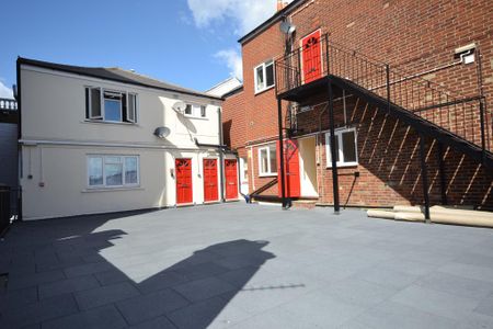 2 bedroom flat to rent - Photo 2