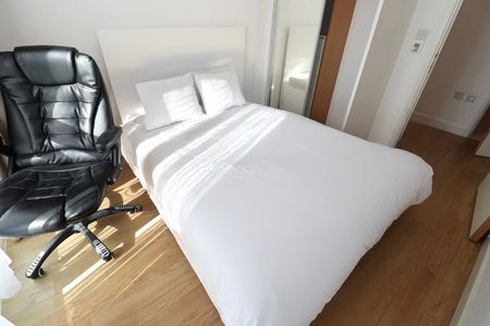 Room in a Shared Flat, Marner Point, E3 - Photo 5