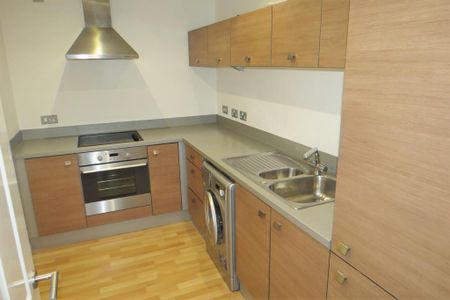 2 bedroom flat to rent - Photo 2