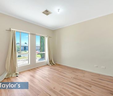 EASY TO MAINTAIN 3 BEDROOM HOME - Photo 2