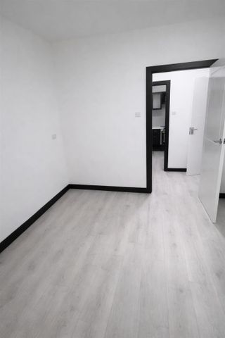 High Street, Harrold MK43, London - Photo 4