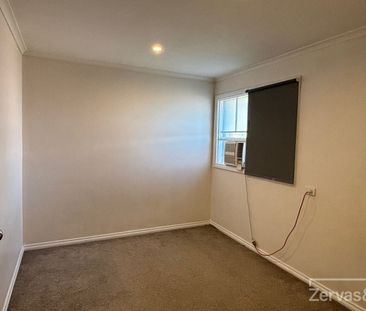 Townhouse near shops, hospital and Monash Uni. - Photo 2