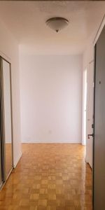 Grand 4 1/2 chauffé, eau chaude, électros - Photo 3