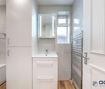 Regents Park Road, London, N3 - Photo 4