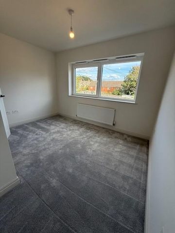 4 bedroom townhouse to rent - Photo 2