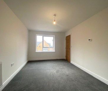 4 bedroom detached house to rent - Photo 4