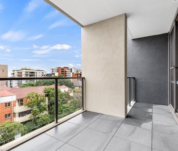 Large and inviting apartment within walking distance to Homebush St... - Photo 3