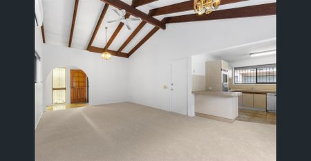 SUPERBLY LOCATED DUPLEX - Photo 3