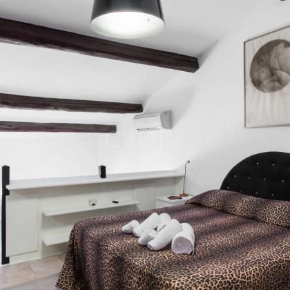 Trastevere: Furnished, modern 2 Bedroom, 2 bath, spacious living room, brgiht, silent, air conditioning. Located in beautiful private complex. #1168 - Photo 2