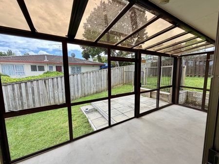 28A Birman Close, Half Moon Bay, Auckland - Photo 2