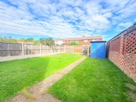 2 bedroom end of terrace house to rent - Photo 3