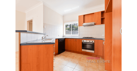 Delightful 3-Bedroom Cottage-Style Home - Photo 5