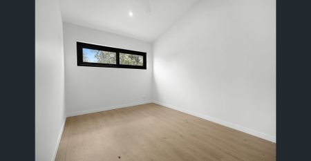 Charming Home with Bonus Bungalow! - Photo 3