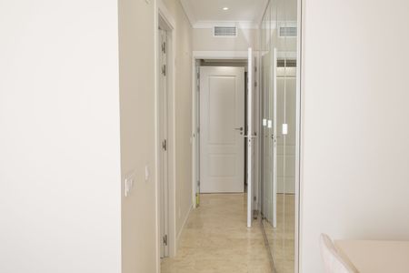 Middle Floor Apartment in Estepona - Photo 3