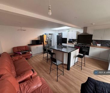 5 bedroom end of terrace house to rent - Photo 3