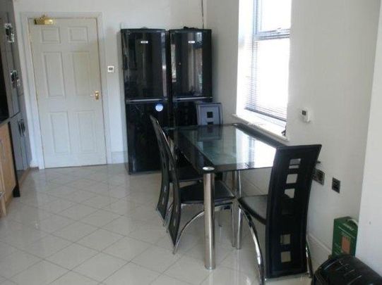 8 bedroom house share to rent - Photo 1