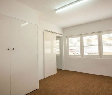 Fully Renovated Ground Floor Unit in Quiet Greenslopes Street - Photo 6