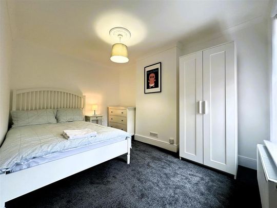 4 bedroom terraced house to rent - Photo 1