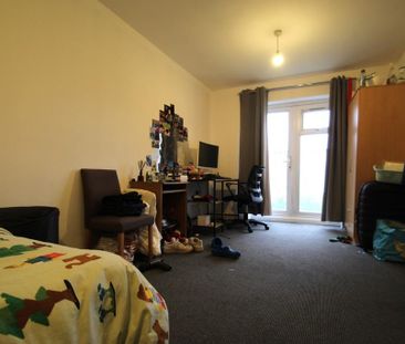 5 bedroom semi-detached house to rent - Photo 3