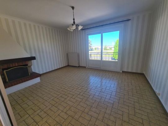 Location Maison 4 pièces 78m² MONTMORILLON 86500 - Photo 1