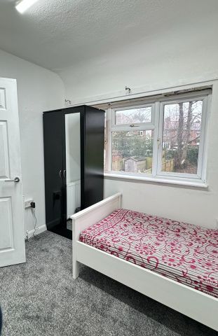 2 Bed Terraced House, Manton Crescent, NG9 - Photo 5