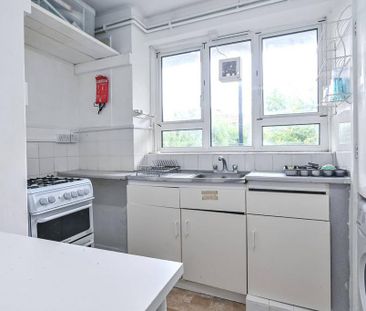 3 bedroom flat to rent - Photo 2