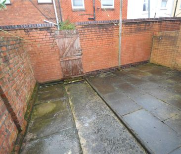 2 bedroom terraced house to rent - Photo 4