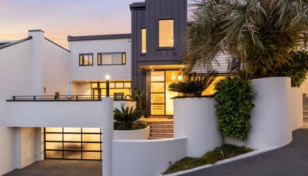 Immaculate Fully Furnished Executive Home - Photo 3