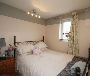 3 bedroom link detached house to rent - Photo 3